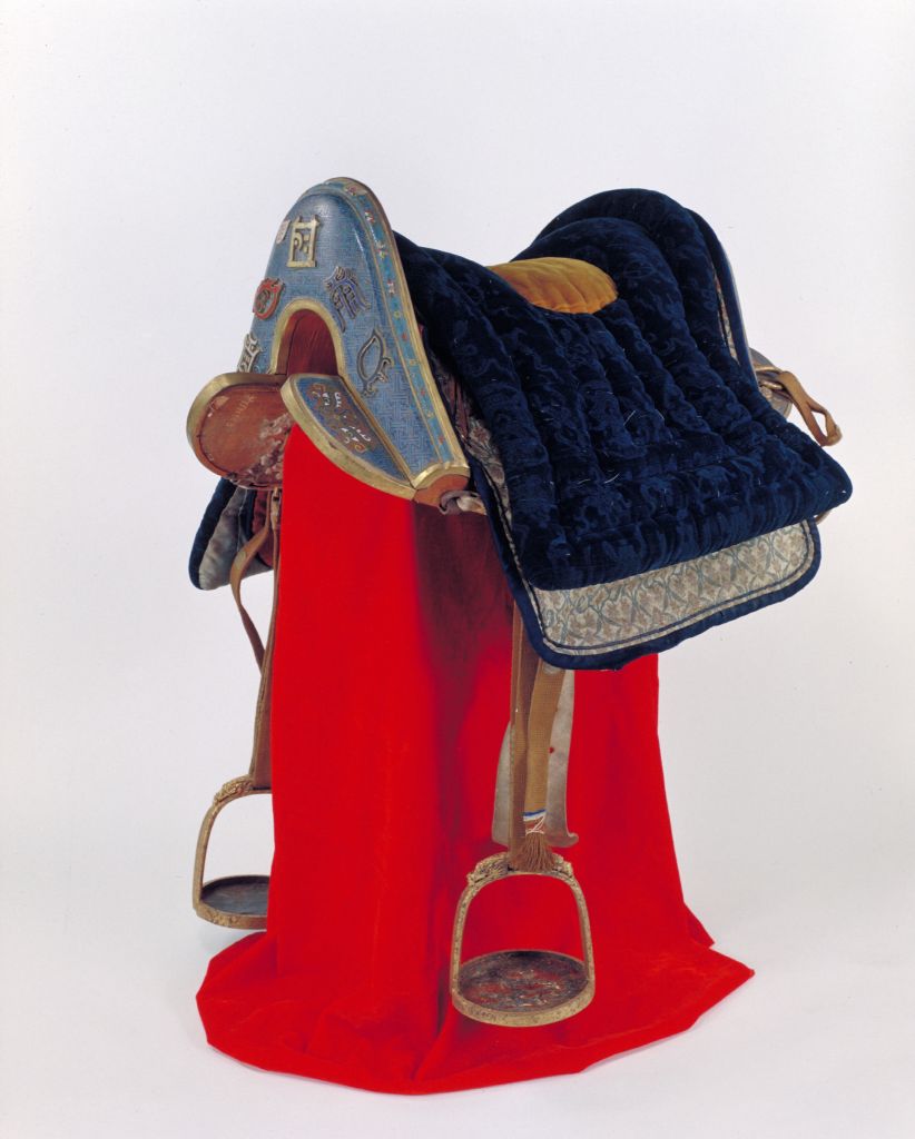 图片[2]-Horse saddle for Emperor Qianlong with wooden red paint pattern-China Archive